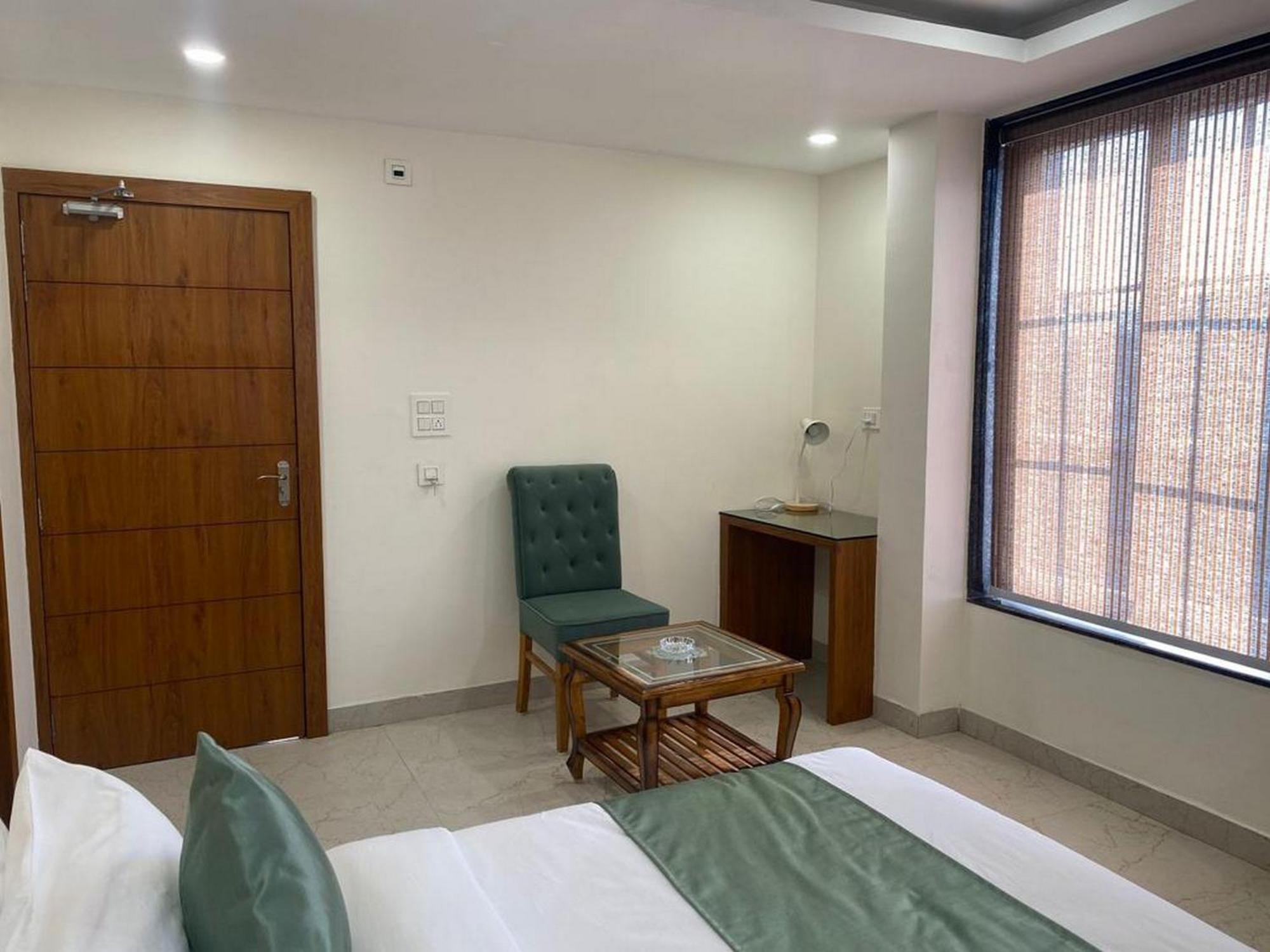 Hotel Eleven Heights Bhopal Exterior photo