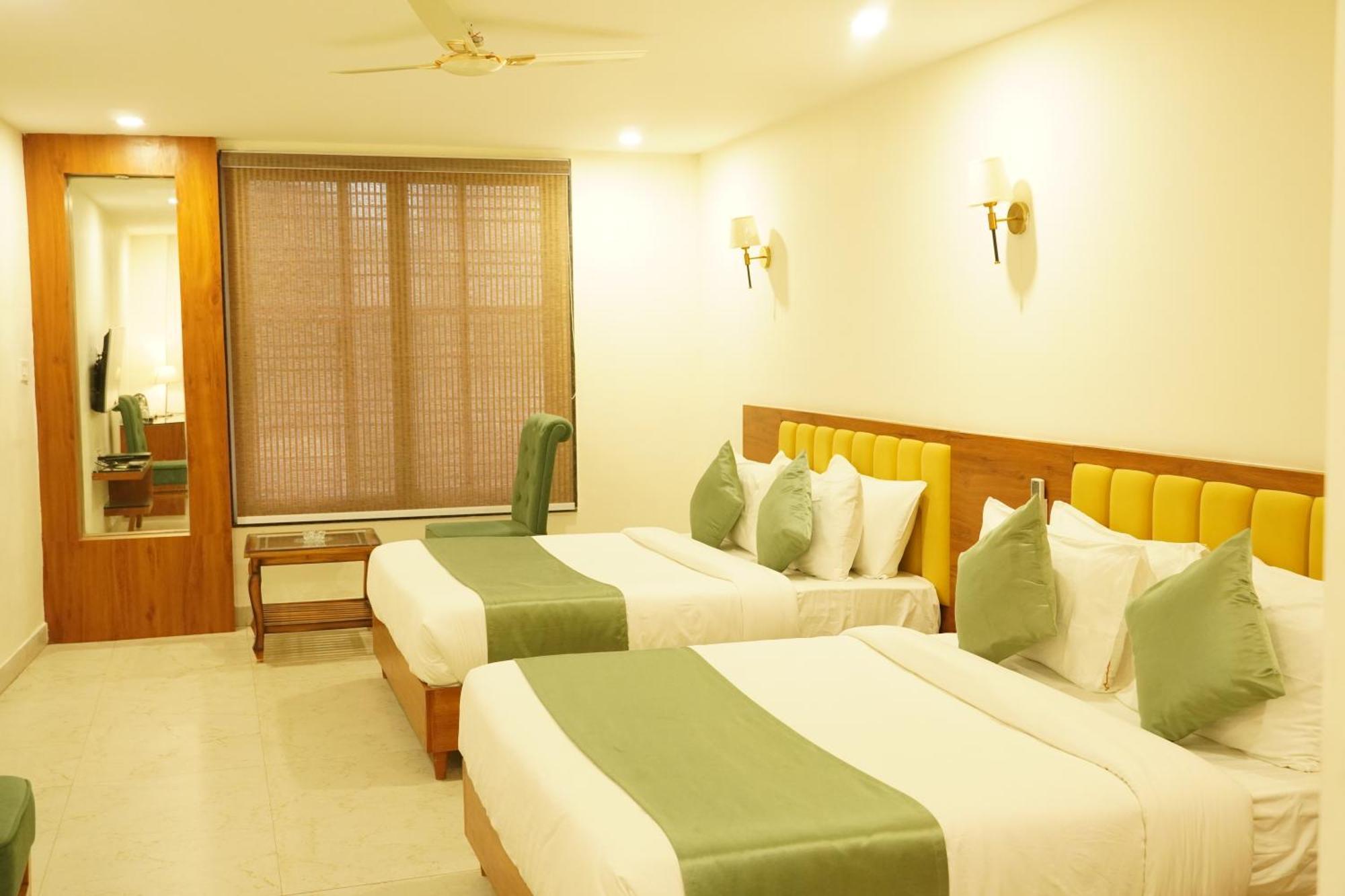 Hotel Eleven Heights Bhopal Exterior photo